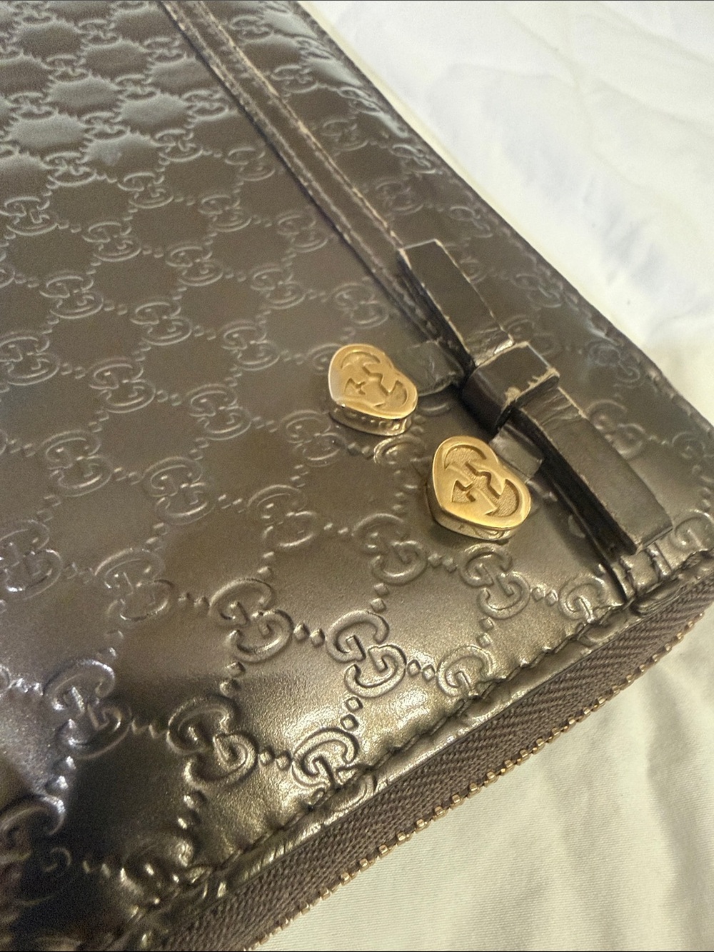 Authentic Gucci Guccissimo Patent Bronze Long Wallet with Gold Hearts - Picture 3 of 11